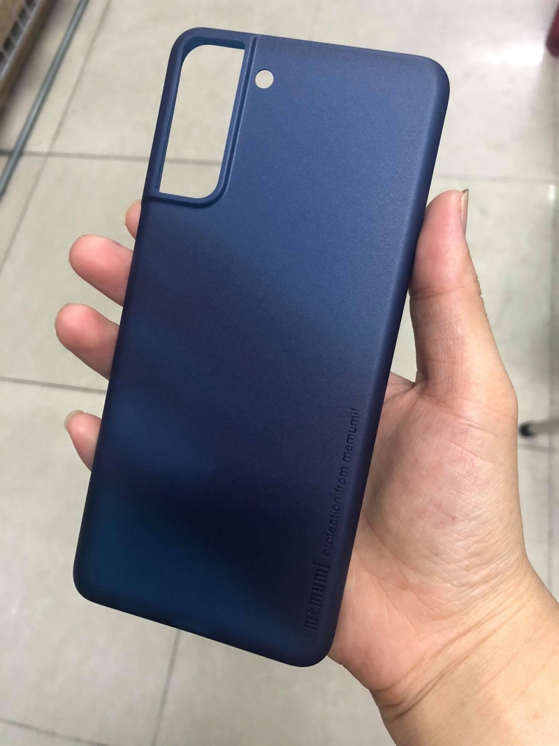 Ốp Lưng Samsung Galaxy S21 Plus Mỏng Nhám Mờ Hiệu Memumi được làm bằng silicon siêu dẻo nhám và mỏng có độ đàn hồi tốt, nhiều màu sắc mặt khác có khả năng chống trầy cầm nhẹ tay chắc chắn.